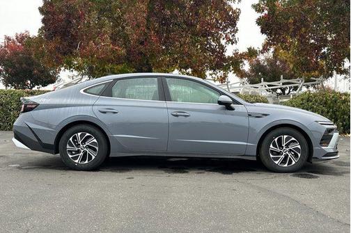 2026 Hyundai SONATA Hybrid Base