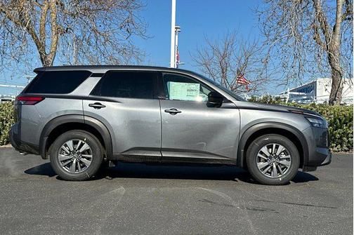 2025 Nissan Pathfinder S 4WD