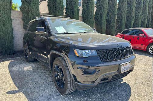 Diamond Black Crystal Pearlcoat 2018 Jeep Grand Cherokee Upland