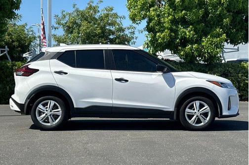 2022 Nissan Kicks S