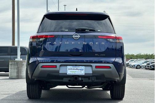 2026 Nissan Pathfinder SL