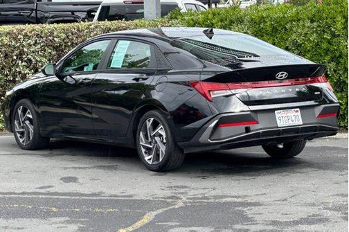 Abyss Black 2025 Hyundai ELANTRA HEV SEL Sport
