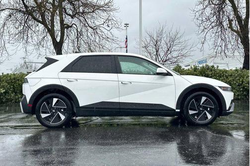 2026 Hyundai IONIQ 5 SE