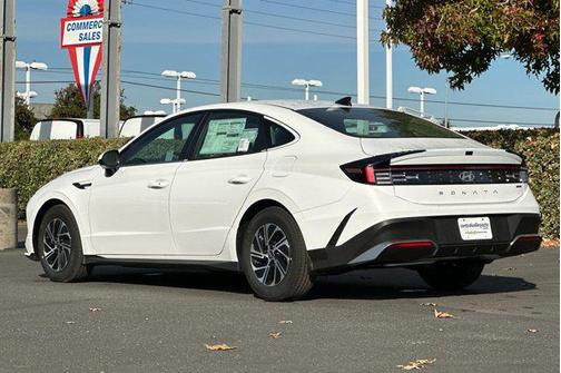 2026 Hyundai SONATA Hybrid Base