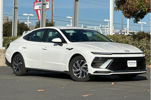 2026 Hyundai SONATA Hybrid Base
