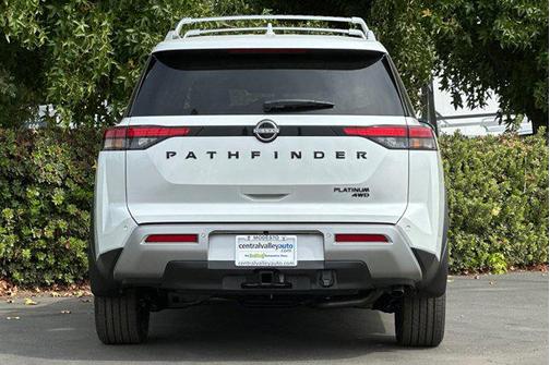 2025 Nissan Pathfinder Platinum 4WD