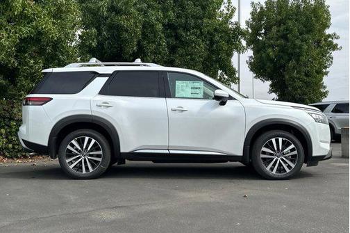 2025 Nissan Pathfinder Platinum 4WD