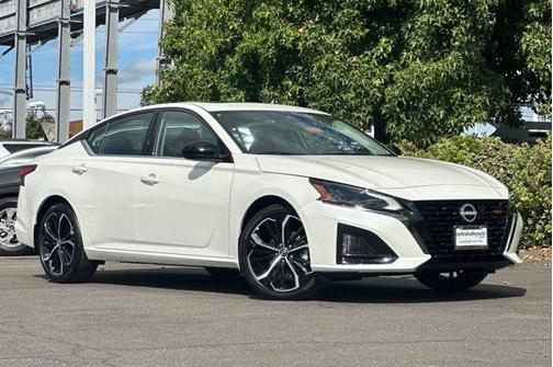 2025 Nissan Altima SR FWD
