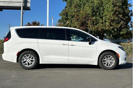 2026 Chrysler Voyager LX