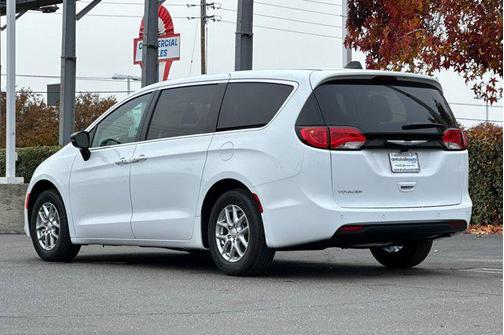 2026 Chrysler Voyager LX