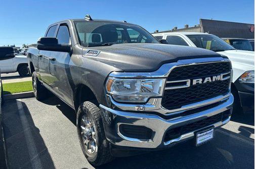 2020 RAM 2500 Tradesman Crew Cab 4X4 6'4' Box