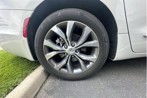 Tusk White 2017 Chrysler Pacifica Limited