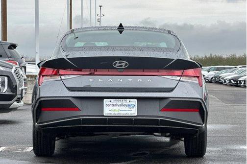 2026 Hyundai ELANTRA SE