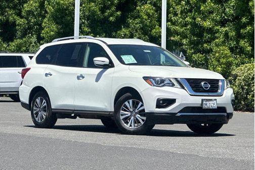 2019 Nissan Pathfinder SV