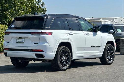 2025 Jeep Grand Cherokee Summit