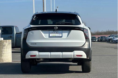 2026 Nissan Kicks SV