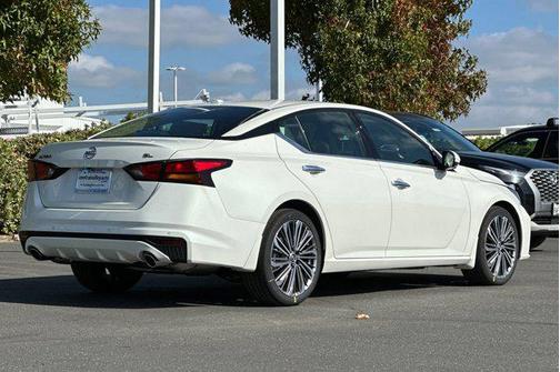 2025 Nissan Altima SL FWD