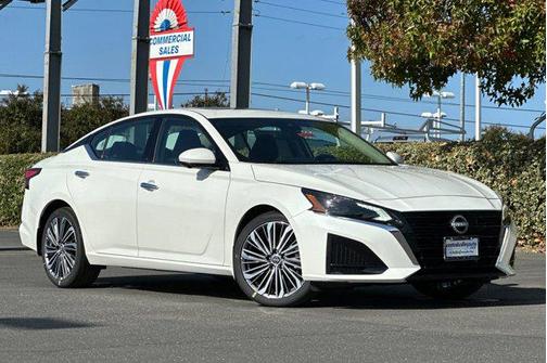 2025 Nissan Altima SL FWD