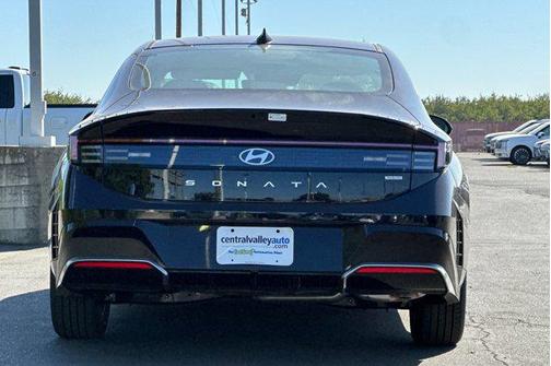 2025 Hyundai SONATA Hybrid SE