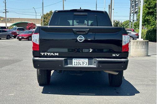 2022 Nissan Titan SV