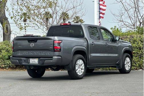 2022 Nissan Frontier SV