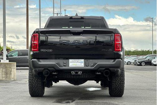 Diamond Black Crystal Pearlcoat 2026 RAM 1500 RHO Crew Cab 4x4 5'7' Box