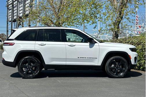 2025 Jeep Grand Cherokee Altitude