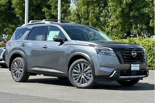 2025 Nissan Pathfinder SL 4WD