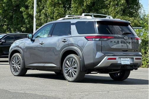 2025 Nissan Pathfinder SL 4WD
