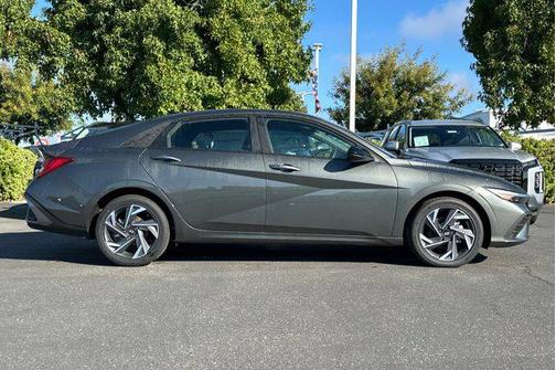 2025 Hyundai ELANTRA HEV SEL Sport