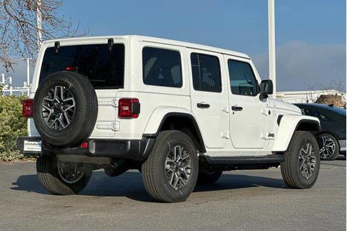 2026 Jeep Wrangler 4-Door Sahara 4x4