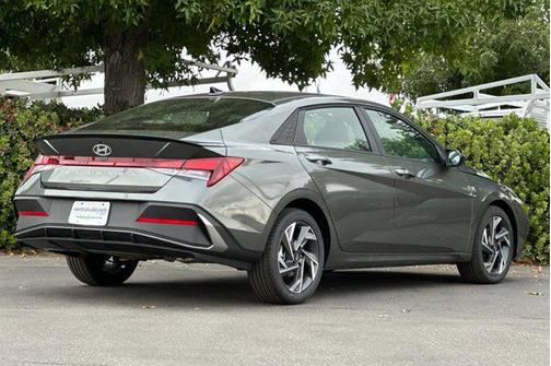 2025 Hyundai ELANTRA Sport