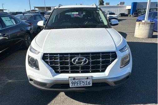 Lunar White 2025 Hyundai VENUE SEL