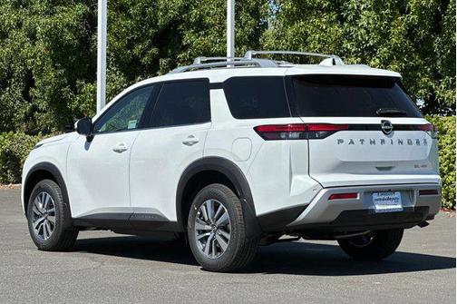 2025 Nissan Pathfinder SL 4WD
