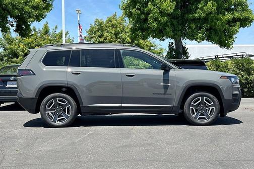 Sting-Gray Clearcoat 2026 Jeep Cherokee Limited