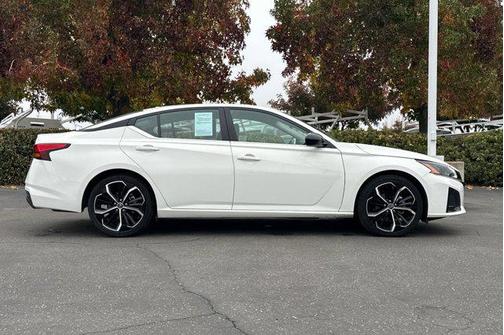 2023 Nissan Altima SR FWD