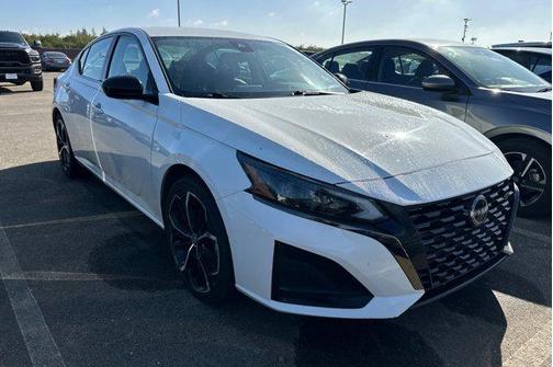 2023 Nissan Altima SR FWD