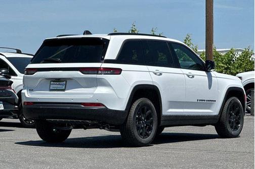 Bright White Clearcoat 2026 Jeep Grand Cherokee Altitude