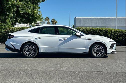 2025 Hyundai SONATA Hybrid Limited