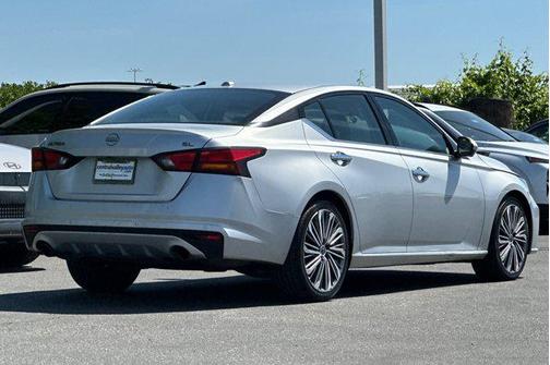 Brilliant Silver Metallic 2023 Nissan Altima 2.5 SL
