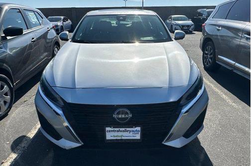 Brilliant Silver Metallic 2023 Nissan Altima 2.5 SL