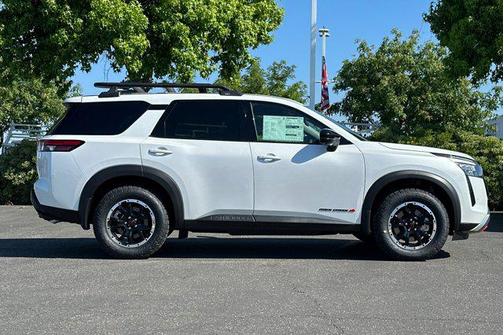 Everest White Pearl Tricoat 2026 Nissan Pathfinder Rock Creek
