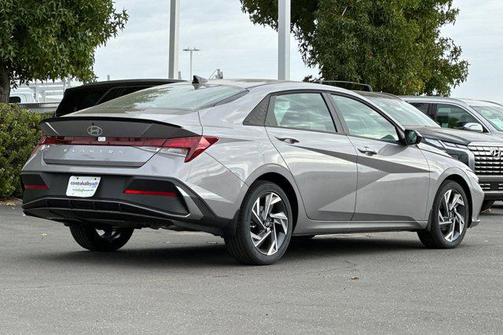 2025 Hyundai ELANTRA Sport