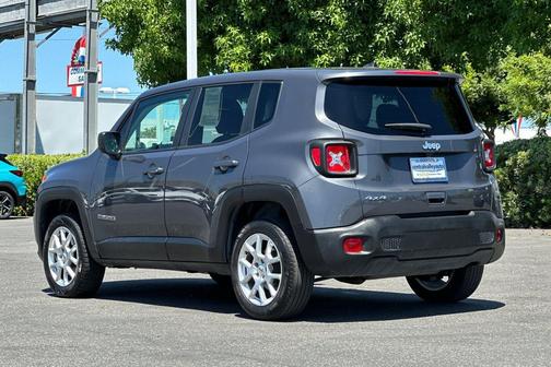 Graphite Gray 2023 Jeep Renegade Latitude