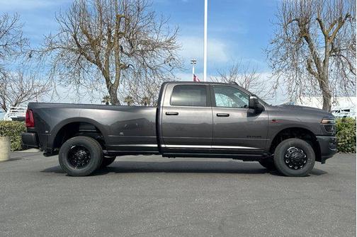 2026 RAM 3500 Laramie Crew Cab 4x4 8' Box