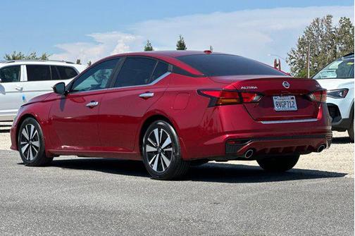 2021 Nissan Altima 2.5 SV