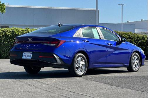 2024 Hyundai ELANTRA SE