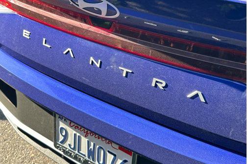2024 Hyundai ELANTRA SE