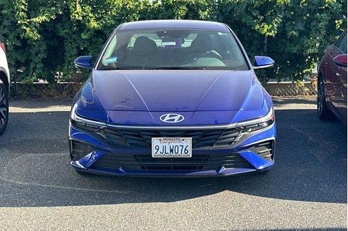 2024 Hyundai ELANTRA SE
