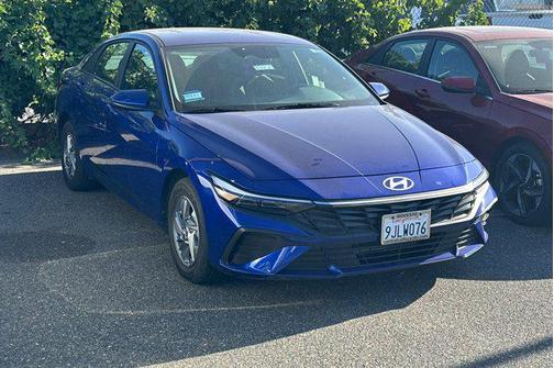 2024 Hyundai ELANTRA SE